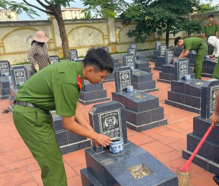 Cán bộ chiến sĩ Phân trại tạm giam An Dương (Trại tạm giam số 1 CATP): Ấm áp nghĩa tình tri ân các anh hùng liệt sĩ